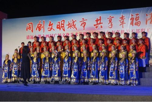 清遠(yuǎn)市第十四屆廣場(chǎng)文化藝術(shù)節(jié)經(jīng)信專場(chǎng)活動(dòng)圓滿舉行，市經(jīng)信局組織文化藝術(shù)交流活動(dòng)促進(jìn)行業(yè)發(fā)展